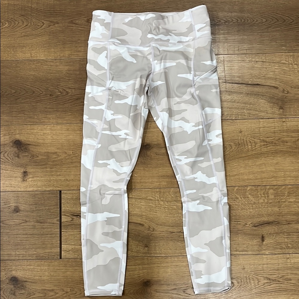 Athleta Camo Contender 7/8 Tight Legging White Zip Pockets